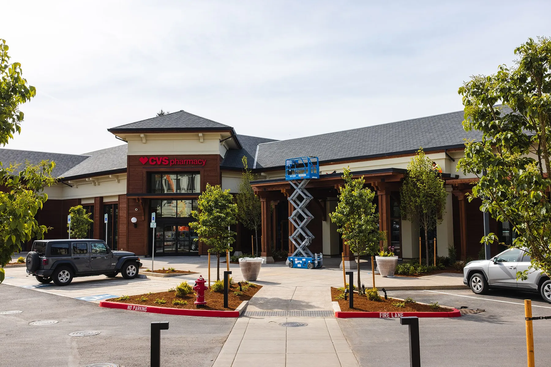 Retail building and plaza at Lake Oswego Mercantile Village