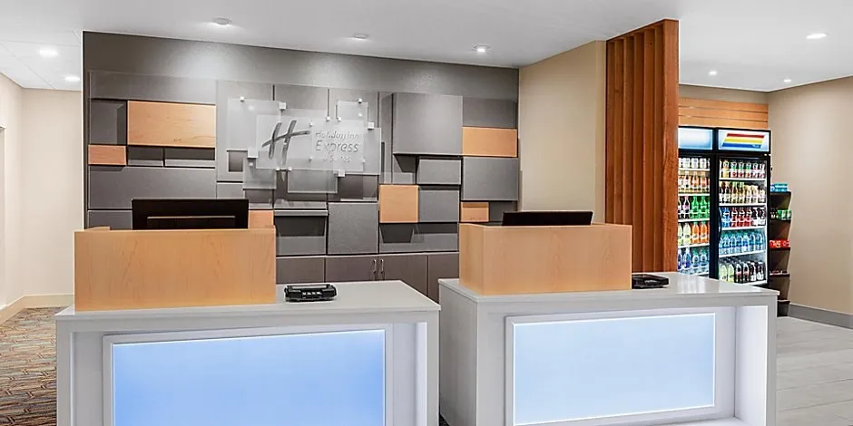 Holiday Inn Express front desk and lobby